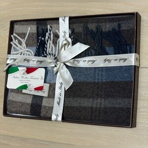 Chic Blue and Gray Scarf with Subtle Elegance